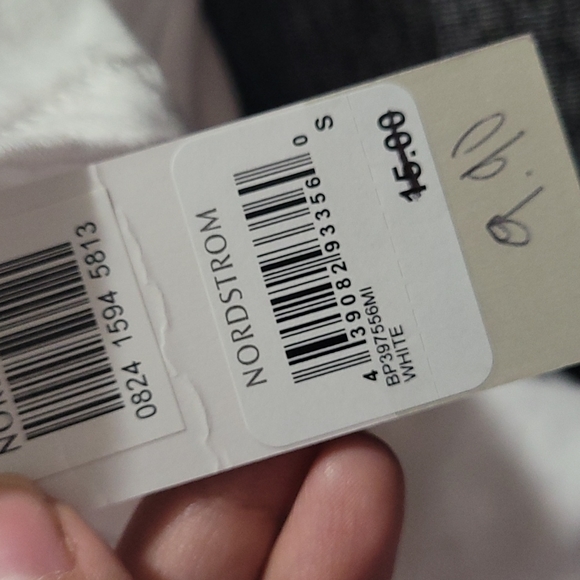 NWOT NORDSTROM BP V-NECK SHORT SLEEVE T-SHIRT COLOR WHITE SIZE SMALL - Picture 3 of 3